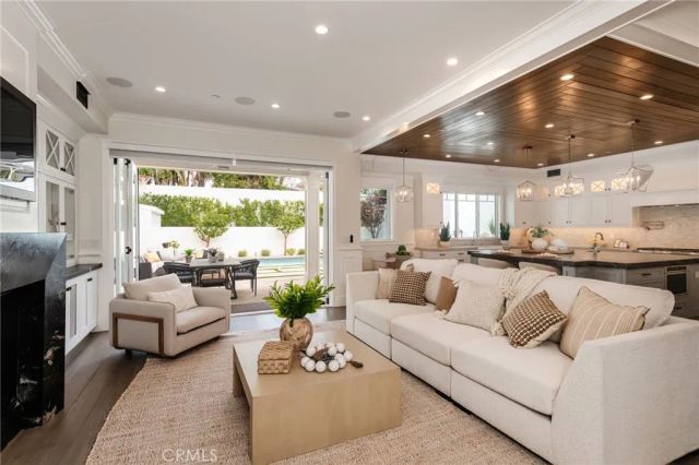 10555 Holman, Los Angeles, CA 90024