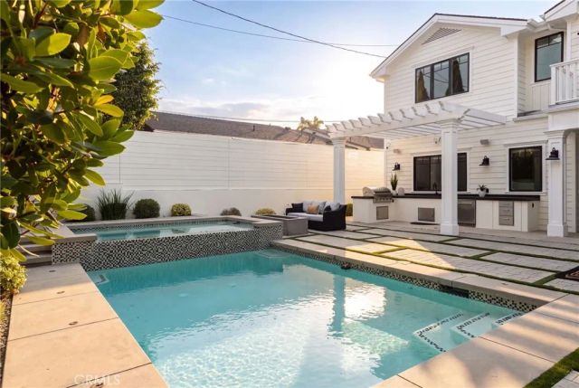 10555 Holman, Los Angeles, CA 90024