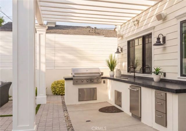 10555 Holman, Los Angeles, CA 90024