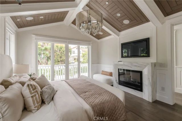 10555 Holman, Los Angeles, CA 90024