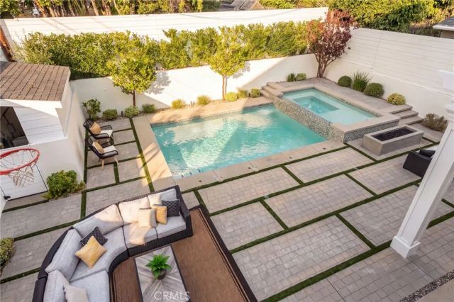 10555 Holman, Los Angeles, CA 90024