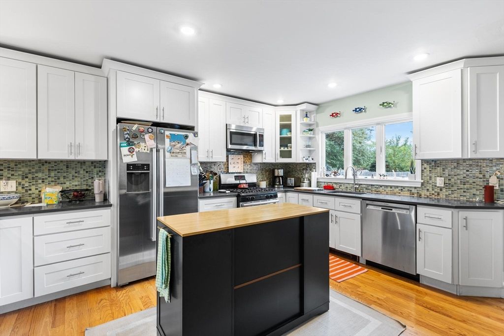 4 Essex St, Boston, MA 02129