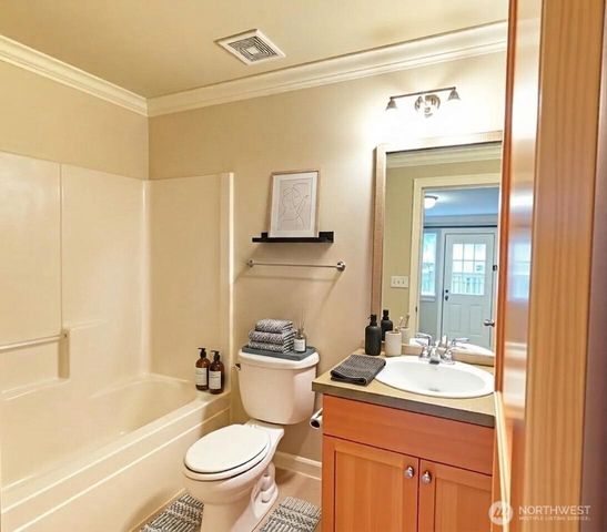 424 21st Avenue, Seattle, WA 98122