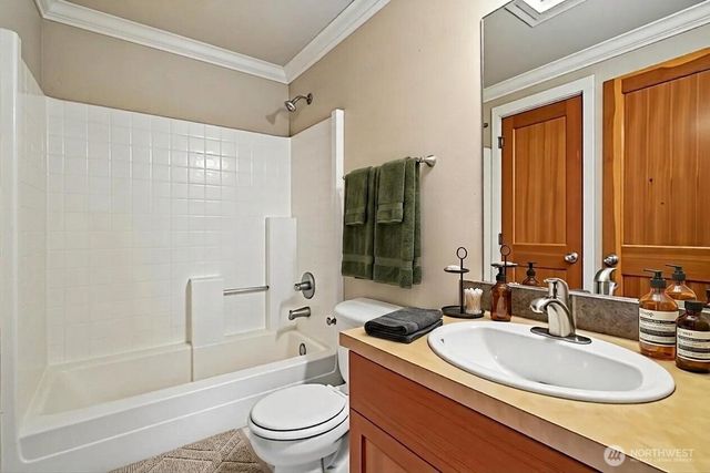 424 21st Avenue, Seattle, WA 98122