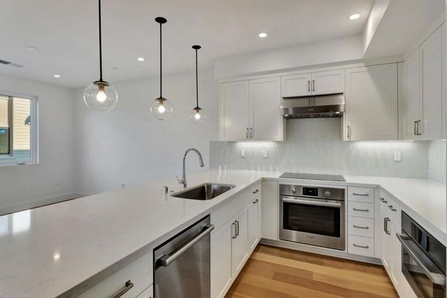 1101 Juana Court, Palo Alto, CA 94303