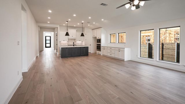 311 Melody RD, Lockhart, TX 78644