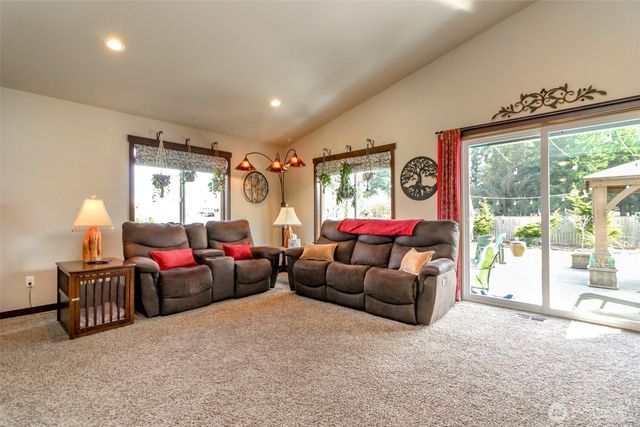 2910 201st Street Ct E, Spanaway, WA 98387