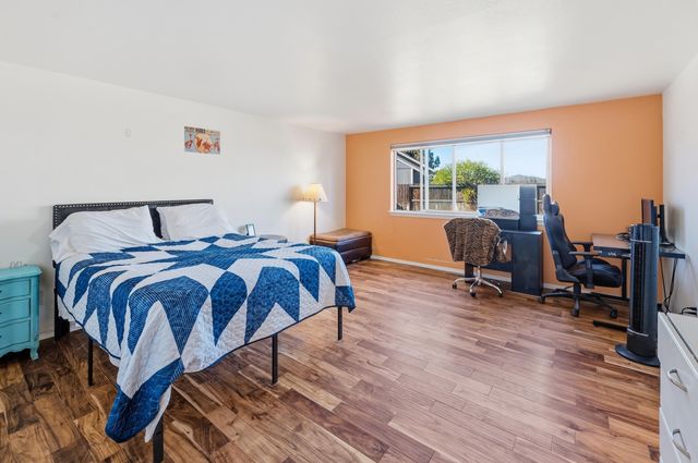 2113 NW 22nd Street, Redmond, OR 97756