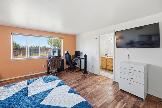 2113 NW 22nd Street, Redmond, OR 97756