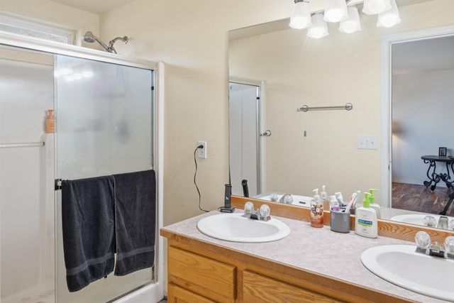 2113 NW 22nd Street, Redmond, OR 97756