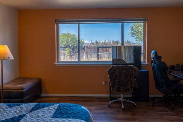 2113 NW 22nd Street, Redmond, OR 97756