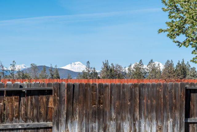 2113 NW 22nd Street, Redmond, OR 97756