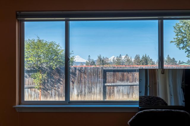 2113 NW 22nd Street, Redmond, OR 97756