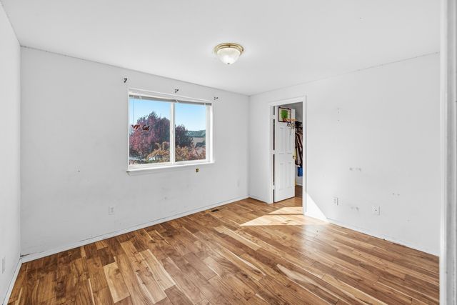 2113 NW 22nd Street, Redmond, OR 97756