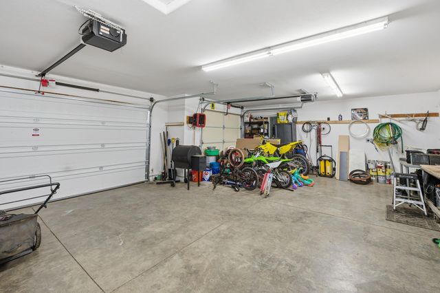 2113 NW 22nd Street, Redmond, OR 97756