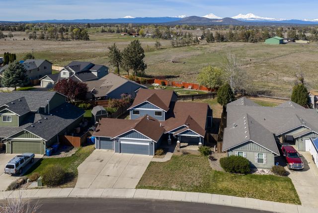 2113 NW 22nd Street, Redmond, OR 97756