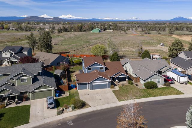 2113 NW 22nd Street, Redmond, OR 97756