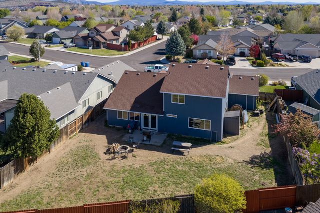 2113 NW 22nd Street, Redmond, OR 97756