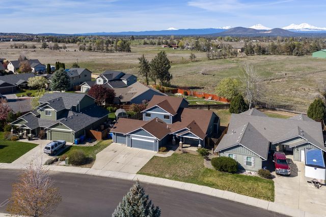 2113 NW 22nd Street, Redmond, OR 97756