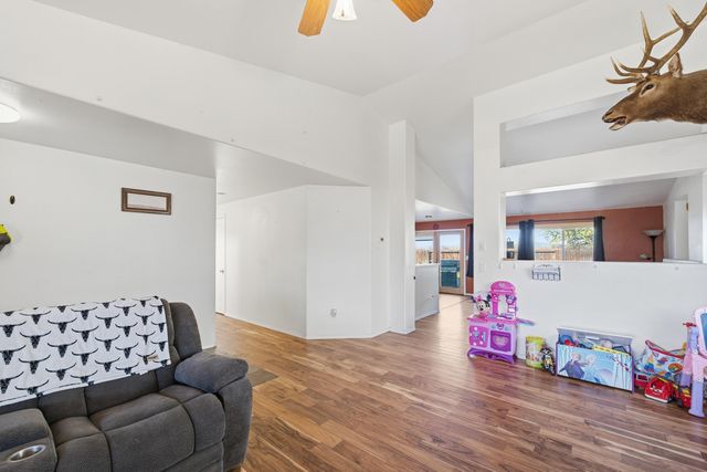 2113 NW 22nd Street, Redmond, OR 97756