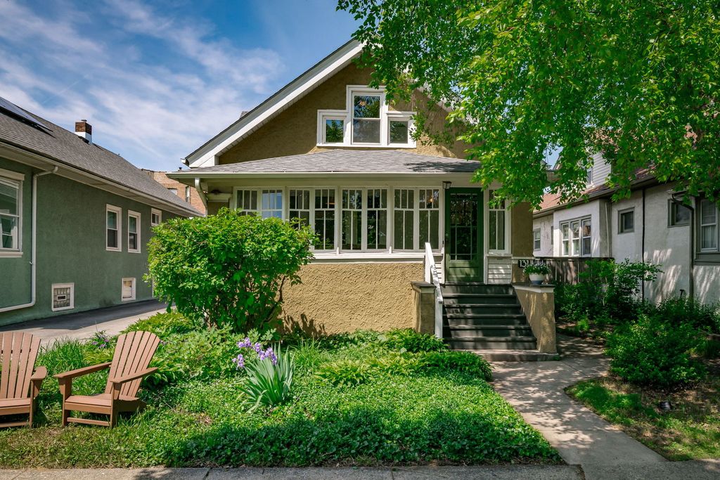 131 N Harvey Avenue, Oak Park, IL 60302