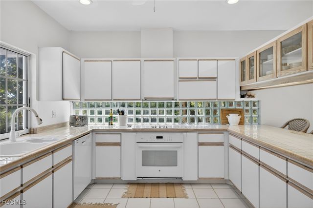 556 Sea Oats DR, Sanibel, FL 33957