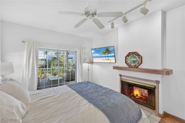 556 Sea Oats DR, Sanibel, FL 33957