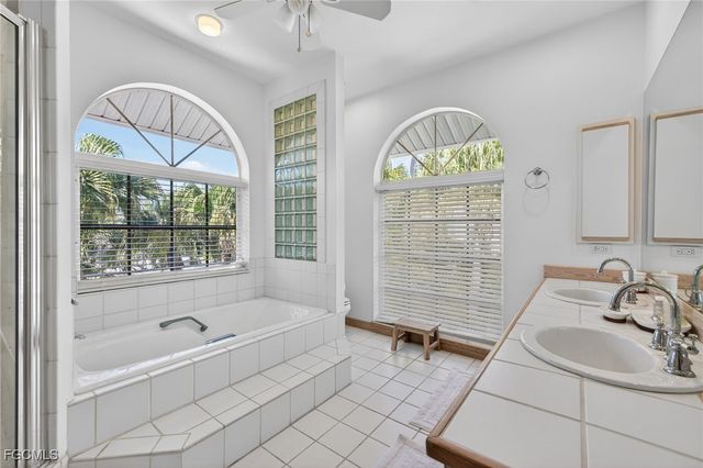 556 Sea Oats DR, Sanibel, FL 33957