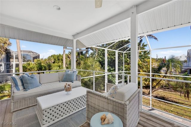 556 Sea Oats DR, Sanibel, FL 33957