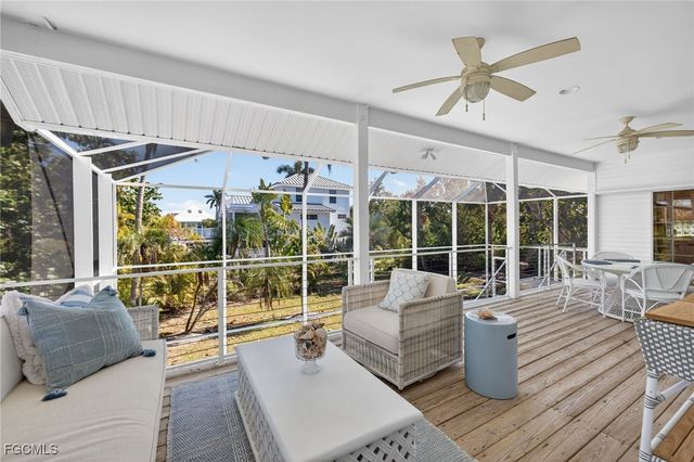 556 Sea Oats DR, Sanibel, FL 33957