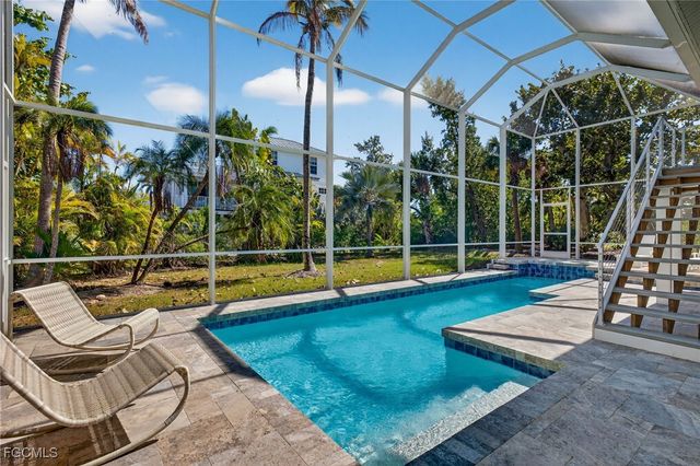 556 Sea Oats DR, Sanibel, FL 33957