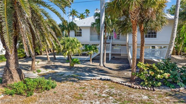 556 Sea Oats DR, Sanibel, FL 33957