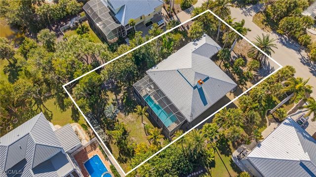 556 Sea Oats DR, Sanibel, FL 33957
