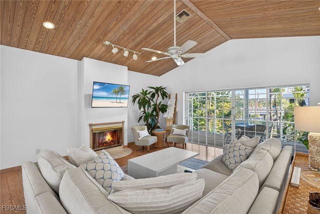 556 Sea Oats DR, Sanibel, FL 33957