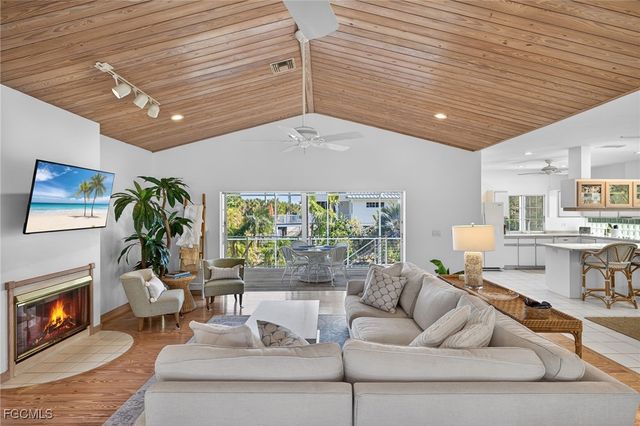 556 Sea Oats DR, Sanibel, FL 33957