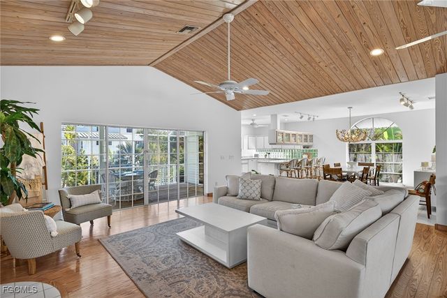 556 Sea Oats DR, Sanibel, FL 33957