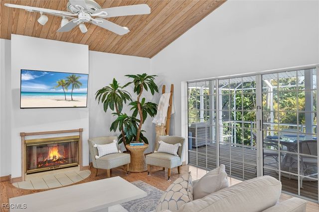 556 Sea Oats DR, Sanibel, FL 33957