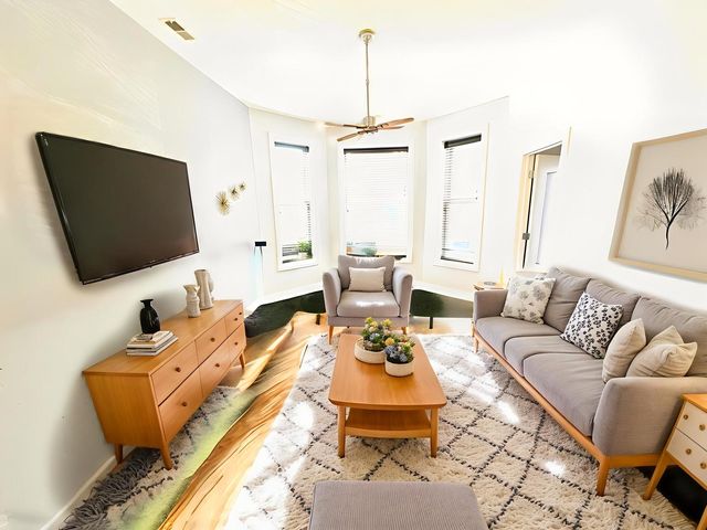 2523 N Kimball Avenue 2, Chicago, IL 60647