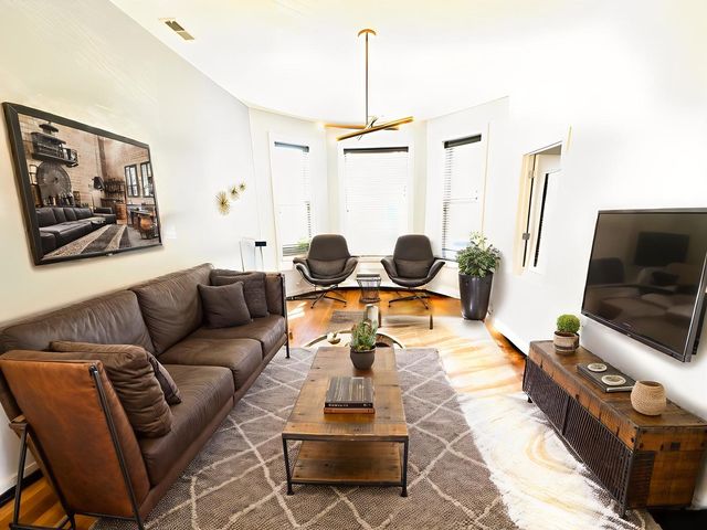 2523 N Kimball Avenue 2, Chicago, IL 60647