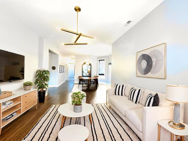 2523 N Kimball Avenue 2, Chicago, IL 60647