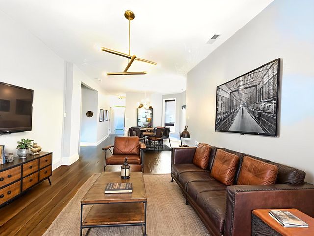 2523 N Kimball Avenue 2, Chicago, IL 60647