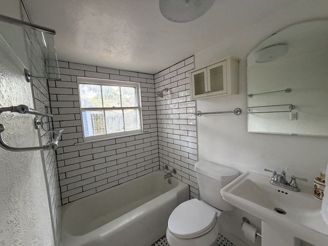 415 W Franklin Street, Waxahachie, TX 75165