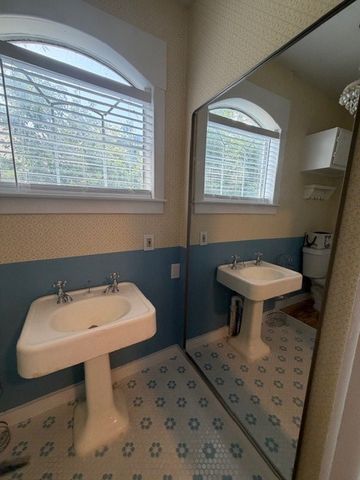 415 W Franklin Street, Waxahachie, TX 75165