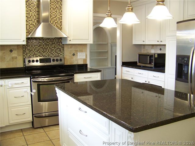 6829 TOWBRIDGE Road, Fayetteville, NC 28306