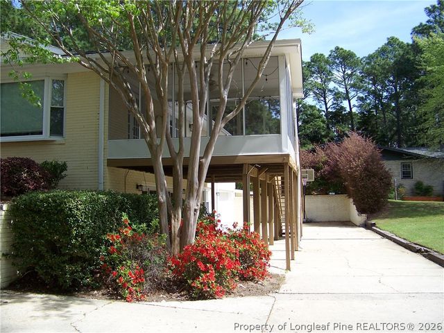 6829 TOWBRIDGE Road, Fayetteville, NC 28306
