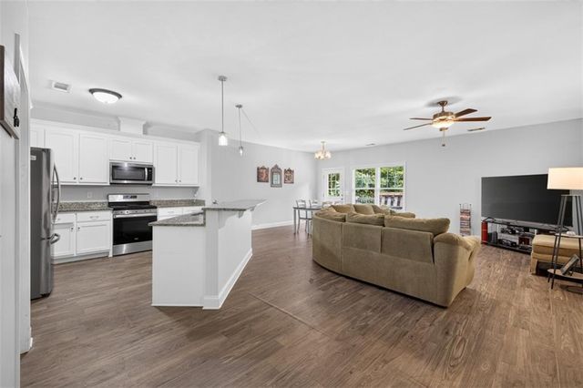 4307 Pearhaven Lane SW, Gainesville, GA 30504