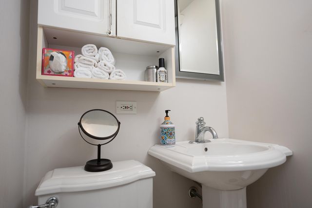 621 N Forest Avenue, Mount Prospect, IL 60056