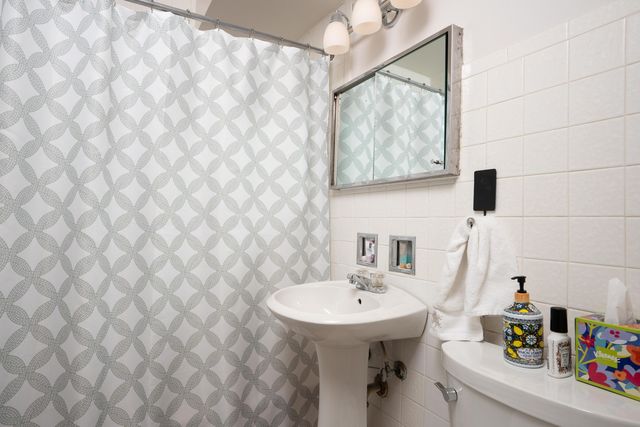 621 N Forest Avenue, Mount Prospect, IL 60056