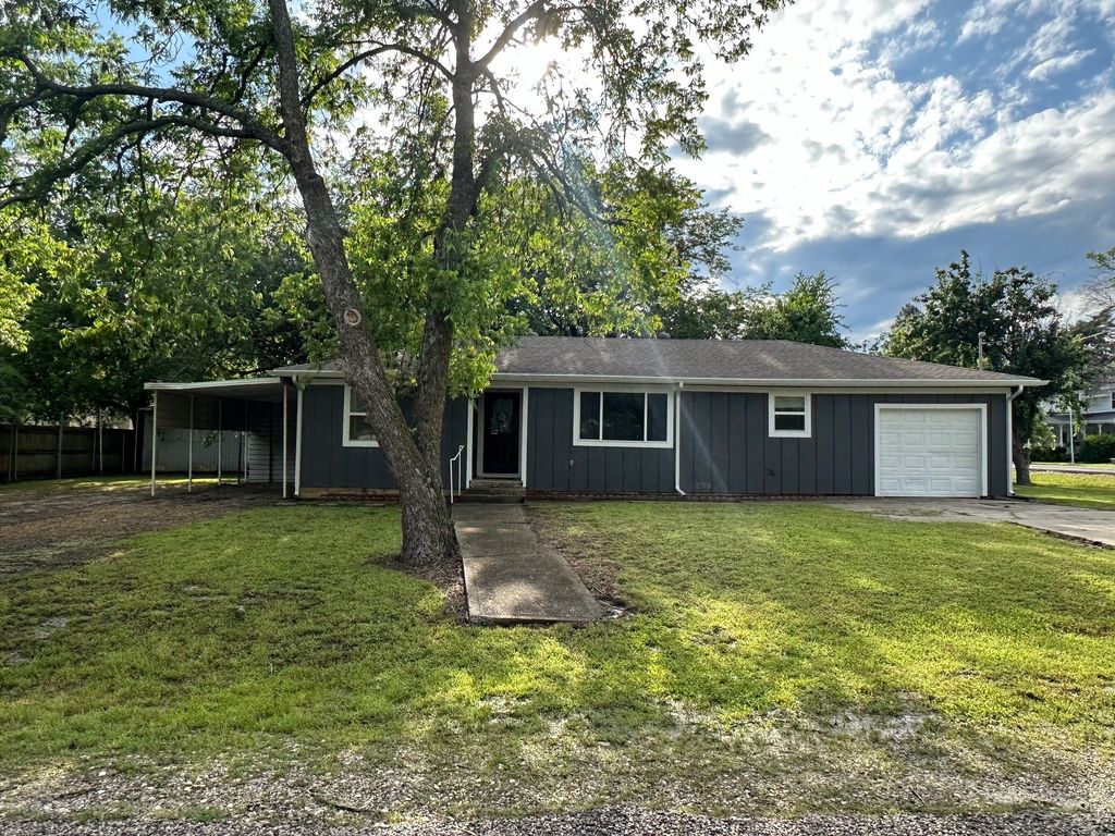 204 N Porch Street, Tioga, TX 76271