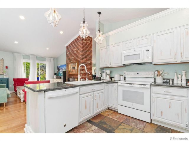 8200 S Locust Way, Centennial, CO 80112